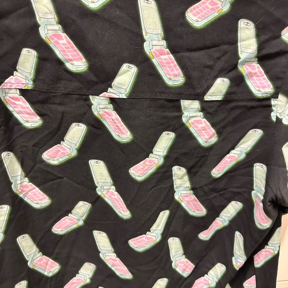 Cellphone Resort Shirt - Picture 3 of 4